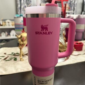 Stanley Quencher H2.0 FlowState Tumbler in a pink color "Peony" 40oz